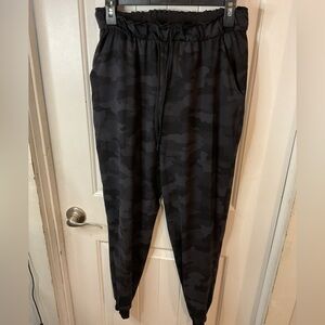 Lululemon Strech High-Rise Jogger *Full Length - Heritage 365 Camo like new!